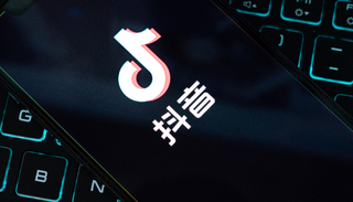 向太抖音直播首秀破3亿！低价商品成直播间人气保障